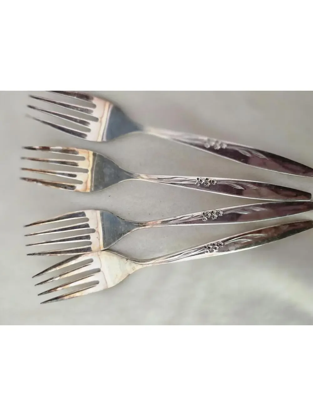 Oneida Gentle Rose Silverplate Dinner Forks Set of 4 7 3/8